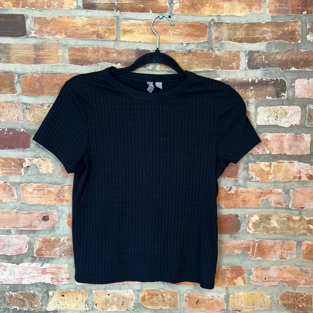 Basic black ribbed t-shirt